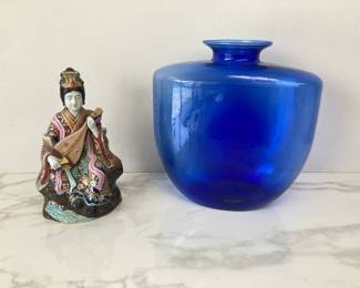 Lot 4178 Vintage Blue Glass Vase Imari Japanese Figure