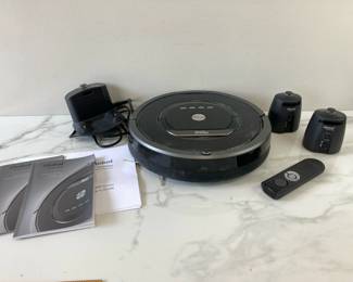 Lot 4083 Roomba 800 Series Vacuum Robot