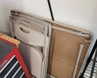 33 Square Folding Table With Four Folding Chairs