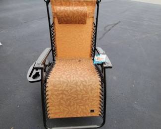 32 Gravity Free Recliner W Canopy, Pillow Tray