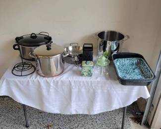 Kitchen Cookware, Crockpot, Etc