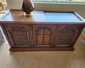 Vintage Circa 1960's Magnavox Stereo/Turntable Console/Cabinet. In good condition.
