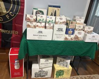 HOLIDAY HOUSES AND DECOR