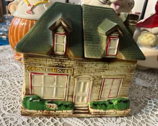 VINTAGE McCOY COOKIE JAR 'COOKIE HOUSE' c. 1950's