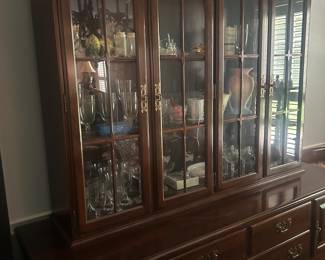 ETHAN ALLEN CHINA CABINET
