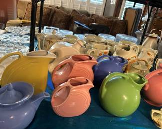 LARGE COLLECTION OF TEAPOTS