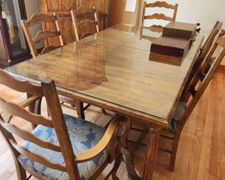 Excellent Rustic Ethan Allen Dining Table with Leaf/Glass and 6 Matching Dining Chairs.