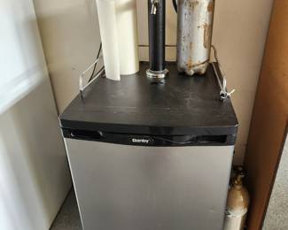 Danby Dual-Tap Kegerator. Free standing keg cooler.