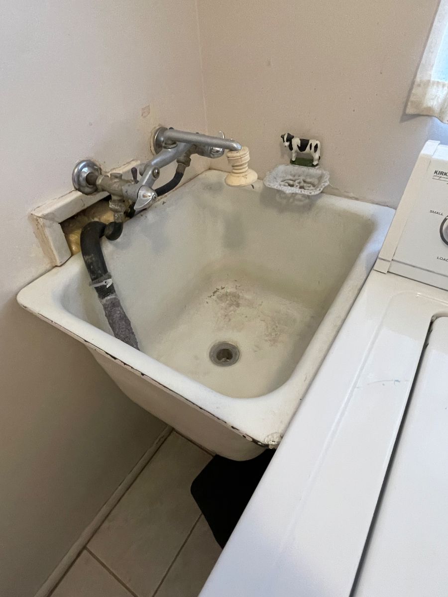 Cast Iron laundry tub!  24" x 20" x 14" with cast iron base