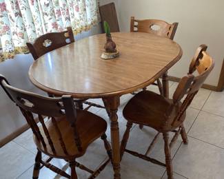 Kitchen table, one leaf and 4 chairs. Good condition