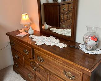 Dresser w mirror