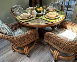 Rattan Breakfast Table w 4 chairs