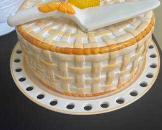 Porcelain cake stand