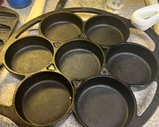 Cast Iron Lodge Muffin pan
