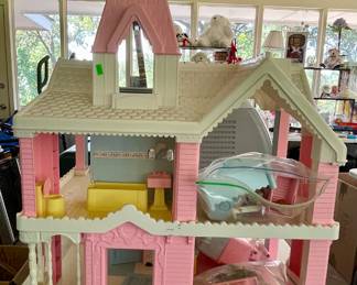 DOLL HOUSE