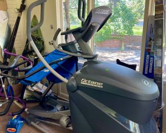 OCTANE ELLIPTICAL MACHINE, EXERCISE EQUIPMENT