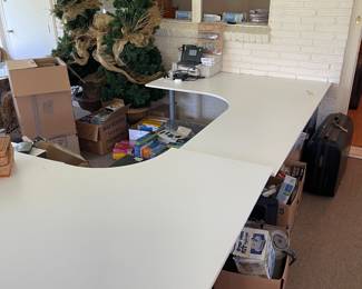 CRAFTER/SEWING TABLE