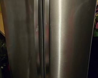 Whirlpool Refrigerator brought brand new in 2021