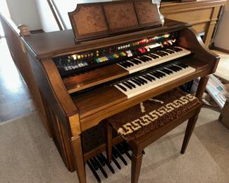 Lowrey “Holiday” Organ