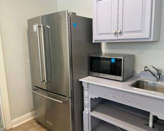 KitchenAid Refrigerator 8 years old microwave