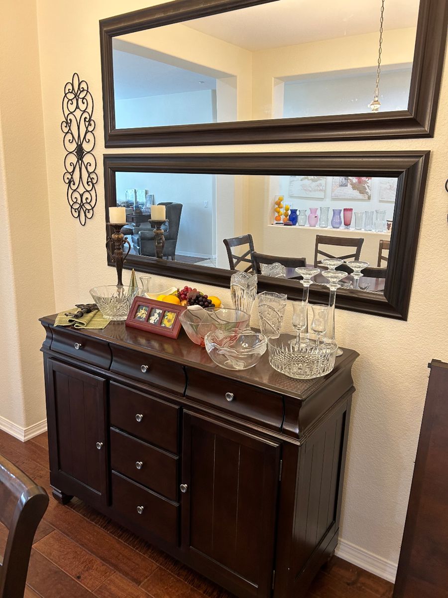 Alleys furniture Buffet cabinet, crystal