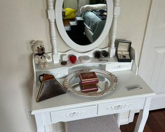Vanity desk