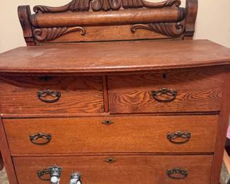 chest of drawers