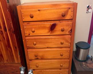 chest of drawers