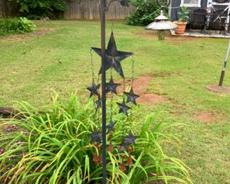 Assorted Outdoor Pots & Decor