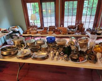 Bakeware, baskets, wooden bowls