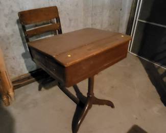 ANTIQUE DESK