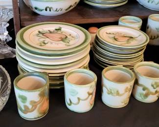 LOUISVILLE POTTERY HARVEST PEAR PATTERN