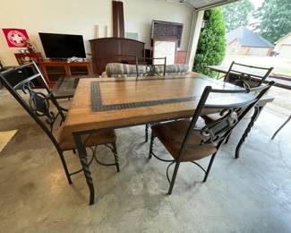 Dining table and 4 chairs