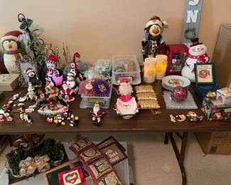 Great Christmas decor...Lots of PENGUINS!