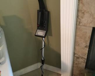 Small metal detector