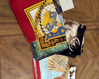 5 BEAUTIFUL WOMENS HERMES SCARVES