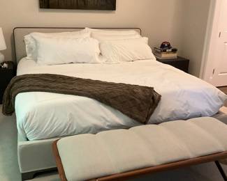ALIVAR BAY KING SIZE BED