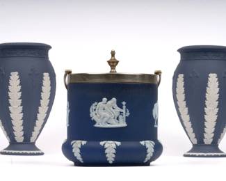 https://www.liveauctioneers.com/item/207340848_pair-wedgwood-jasperware-vases-and-biscuit-jar
