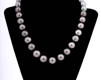 https://www.liveauctioneers.com/item/207340887_tahitian-black-pearl-necklace