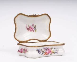 https://www.liveauctioneers.com/item/207340853_antique-continental-porcelain-hand-painted-trinket-box