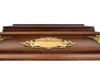 https://www.liveauctioneers.com/item/207402744_elegant-american-presentation-box-with-towle-gilt-sterling-silver-mounts-circa-1920s