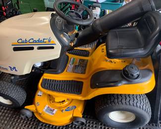 Cub Cadet 1517, 42" rider with double bag mulcher