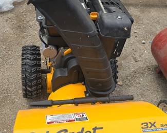 Cub Cadet 3 stage snow thrower, 24” ,electric start, with 277cc motor