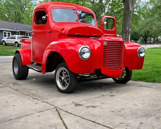 1947 International with a 305,Edelbrock 4 Barrel carb