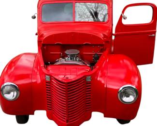 1947 International with a 305,Edelbrock 4 Barrel carb