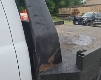 White Chevrolet Silverado 3500