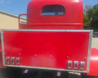 1947 International with a 305,Edelbrock 4 Barrel carb