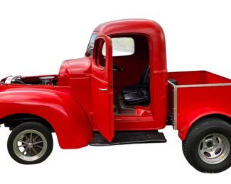 1947 International with a 305,Edelbrock 4 Barrel carb