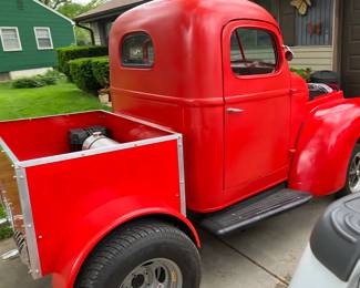 1947 International with a 305,Edelbrock 4 Barrel carb