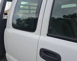 White Chevrolet Silverado 3500